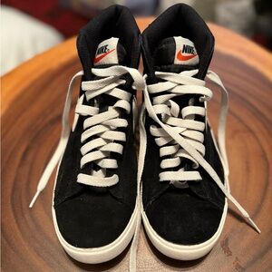 RARE Women’s Nike Blazer Mid Vintage Black Suede Sneakers, Size 7